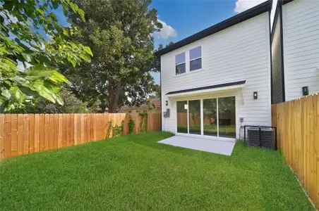 New construction Single-Family house 7014 St. Augustine St, Houston, TX 77021 - image