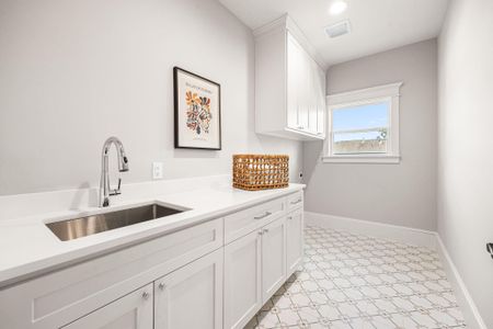 New construction Single-Family house 1001 E 27th St, Houston, TX 77009 - image 14