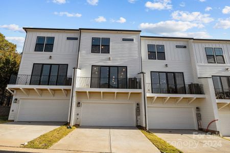 New construction Townhouse house 645 District Ct, Unit 14, Fort Mill, SC 29708 Landon- photo 32 32