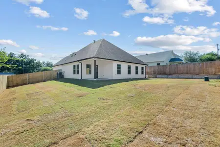 New construction Single-Family house 130 Lakewood Dr, Weatherford, TX 76087 - image