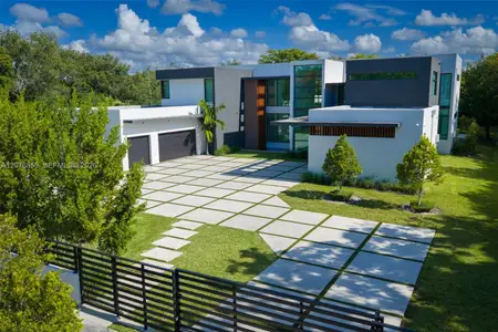 New construction Single-Family house 7425 Howard Dr, Pinecrest, FL 33156 - image