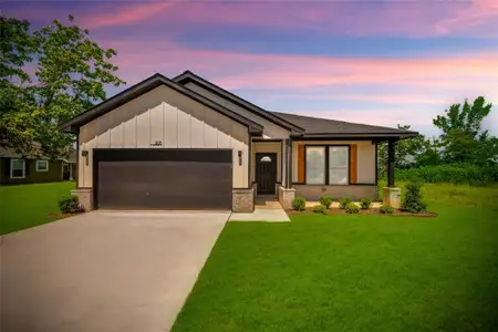 New construction Single-Family house 925 1St St, Hempstead, TX 77445 - image
