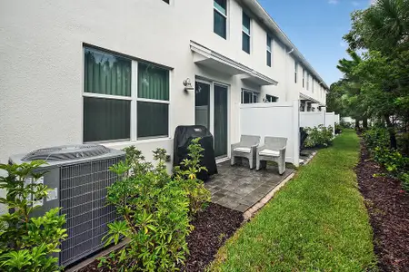 New construction Townhouse house 5696 Se Edgewater Cir, Stuart, FL 34997 - image