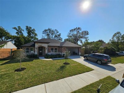 New construction Single-Family house 4319 Trail Lake Drive, Houston, TX 77045 - photo 0