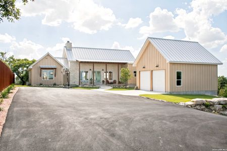 New construction Single-Family house 812 N Pleasant Valley Dr, Boerne, TX 78006 - image