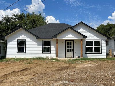 New construction Single-Family house 105 Buchanan Street, Whitesboro, TX 76273 - photo 0