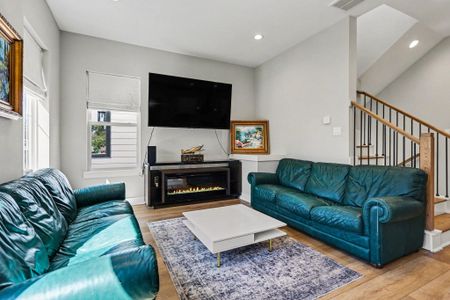 New construction Single-Family house 825 Woodcrest Dr, Houston, TX 77018 - image 8