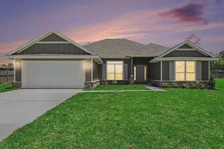 New construction Single-Family house 10 Greystone Ct, Angleton, TX 77515 plan 2320 - image