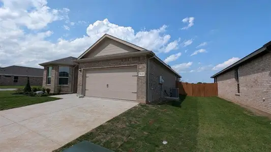 New construction Single-Family house 1001 Traction Trl, Cleburne, TX 76031 plan OXFORD - image