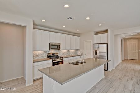 New construction Single-Family house 17287 W Dahlia Drive, Surprise, AZ 85388 - photo 5 5