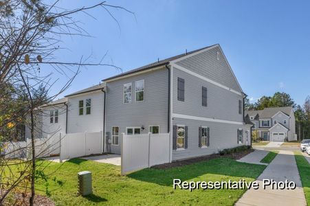 New construction Single-Family house 11327 Magpie Ct, Charlotte, NC 28215 The Longfield TH- photo 2 2