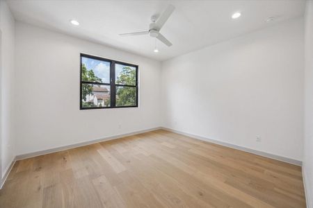 New construction Single-Family house 7302 Raton St, Houston, TX 77055 - image 20