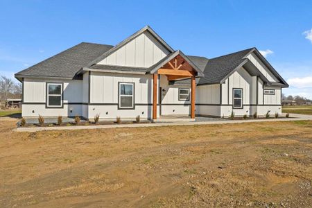 View of front of house with a front lawn