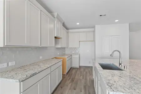 New construction Single-Family house 31002 Lake Lila Trl, Waller, TX 77484 plan Magnolia - image 6