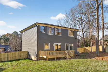 New construction Single-Family house 16311 Riverpointe Dr, Charlotte, NC 28278 - image 4