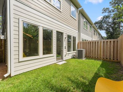 New construction Single-Family house 5204 Amber Sunrise Dr, Houston, TX 77018 - image 3