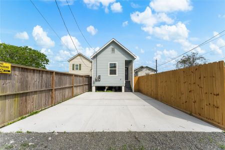 New construction Single-Family house 3513 Ursuline St, Galveston, TX 77550 - image