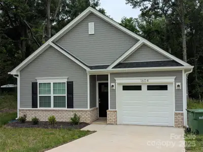 New construction Single-Family house 1604 N Main St, Mount Holly, NC 28120 null- photo 0