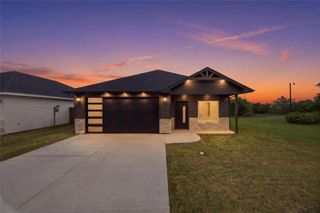 New construction Single-Family house 702 S Ivy St, Hillsboro, TX 76645 - image