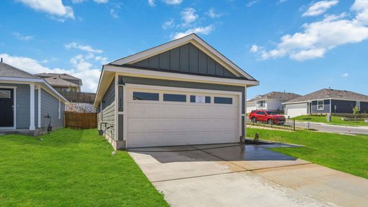 New construction Single-Family house 110 Schuenemann Wy, Uhland, TX 78640 plan The Estero - image