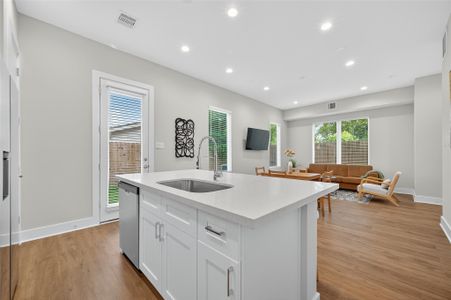 New construction Single-Family house 833 Dorchester St St, Unit E, Houston, TX 77022 - image 19