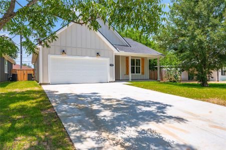 New construction Single-Family house 2408 28Th Ave N, Texas City, TX 77590 - image