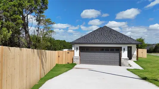 New construction Single-Family house 5708 Vanessa Ct, Granbury, TX 76048 - image