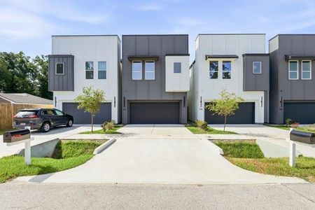 New construction Single-Family house 110 Luetta St, Houston, TX 77076 - image