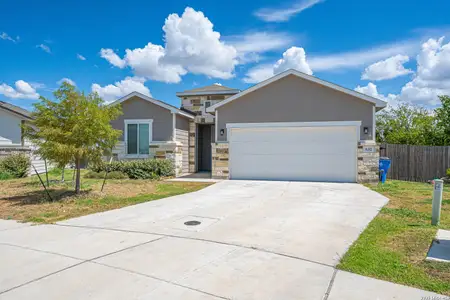 New construction Single-Family house 632 Candace Ct, Seguin, TX 78155 plan Sheffield - image