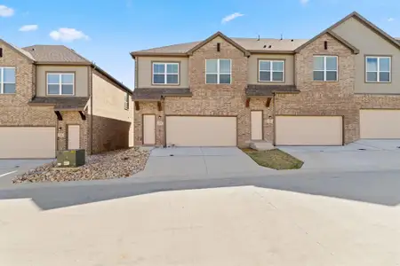 New construction Townhouse house 564 Edgewater Dr, Weatherford, TX 76087 - image