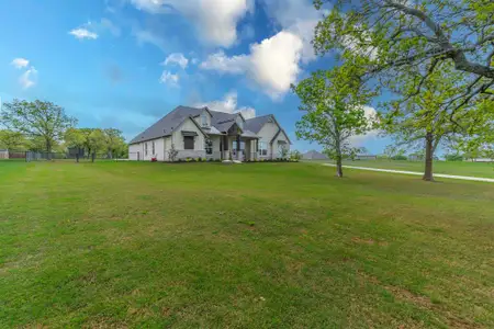 New construction Single-Family house 150 Las Brisas Dr, Decatur, TX 76234 - image