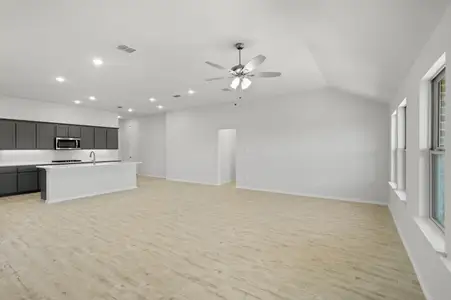 New construction Single-Family house 404 Comanche Dr, Cleburne, TX 76033 plan Lincoln - image 17