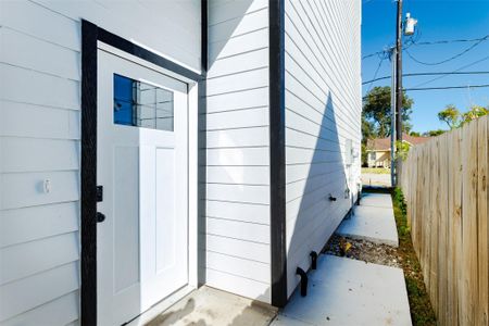 New construction Single-Family house 4008 Bennington St, Houston, TX 77016 - image