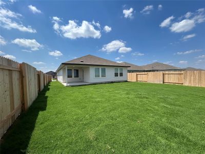 New construction Single-Family house 124 Honey Bee Rd, Jarrell, TX 76537 plan The Callaghan (830) - image