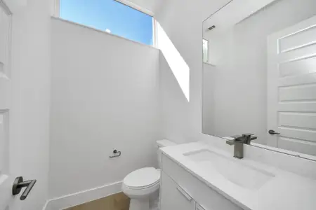 New construction Single-Family house 2210 Diagonal Ln, Houston, TX 77051 - image 6