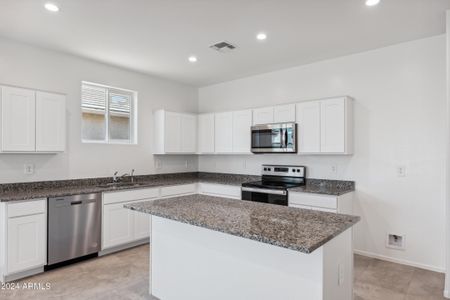 New construction Single-Family house 28216 N Nealite Dr, San Tan Valley, AZ 85143 Blackstone - photo 7 7