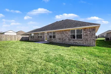 New construction Single-Family house 2 Keystone Ct, Angleton, TX 77515 plan 2557 - image