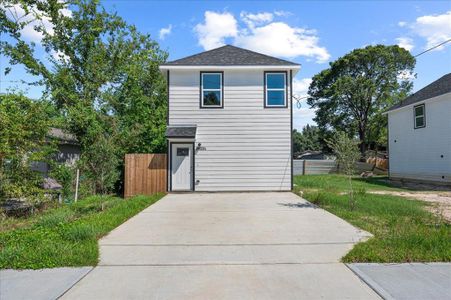 New construction Single-Family house 8925 Caddo Road, Houston, TX 77078 - photo 0