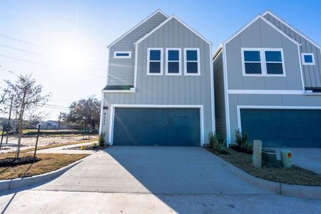 New construction Single-Family house 9111 Highland Northern Wy, Houston, TX 77088 - image