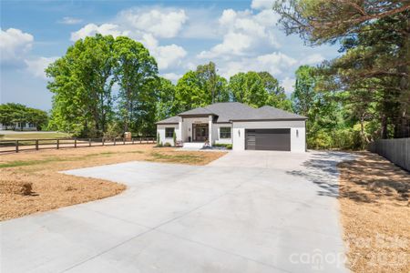 New construction Single-Family house 1220 Cuthbertson Rd, Waxhaw, NC 28173 - image