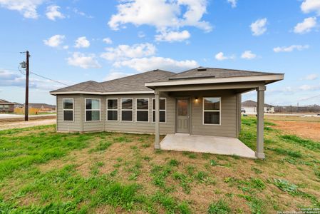 New construction Single-Family house 117 Reno Trl, Floresville, TX 78114 Esparanza- photo 31 31