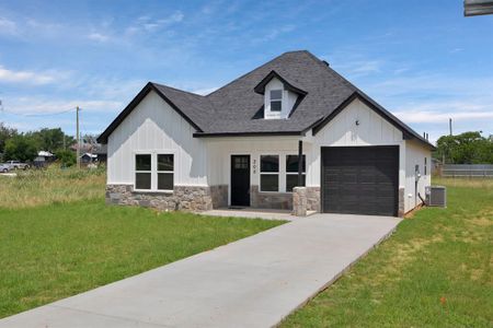 New construction Single-Family house 205 E S St, Itasca, TX 76055 null- photo 0
