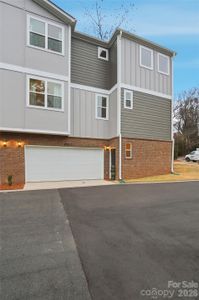 New construction Townhouse house 8927 Sharonbrook Dr, Charlotte, NC 28210 - image