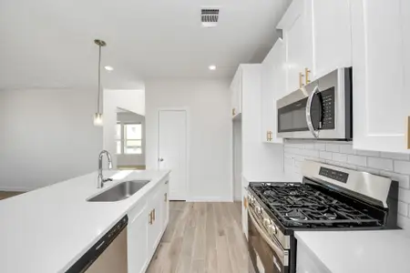 New construction Single-Family house 2415 Outpost Canyon Dr, Arcola, TX 77583 - image 6