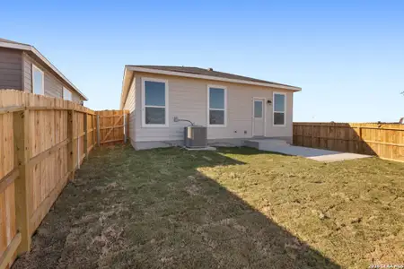 New construction Single-Family house 10037 Jagger Ave, Converse, TX 78109 plan 1243 Modeled - image 3
