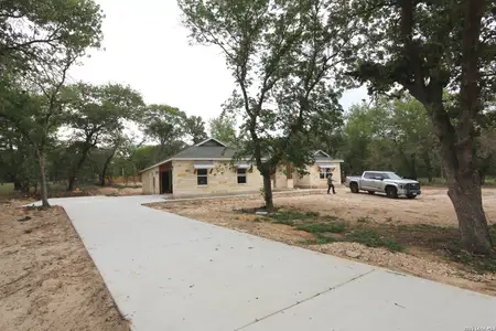New construction Single-Family house 200 Cibolo Wy, La Vernia, TX 78121 - image