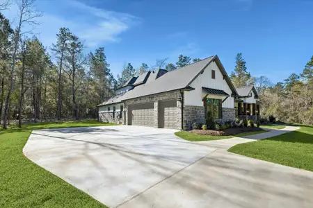 New construction Single-Family house 110 Dawn Ct, Huntsville, TX 77340 - image