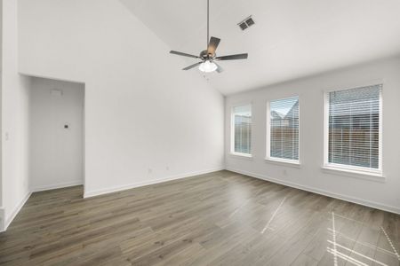 New construction Single-Family house Sealy, TX 77474 plan Ironwood II Hunters Crossing 60s - image 11