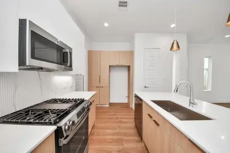 New construction Single-Family house 2216 Via Cami, Houston, TX 77051 - image 13
