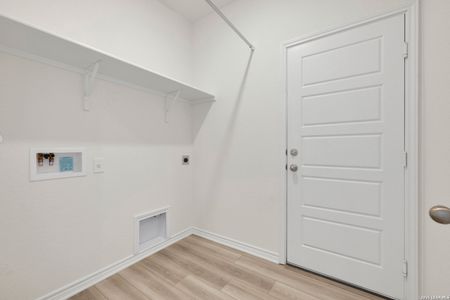 New construction Single-Family house 10446 Canard Crst, Converse, TX 78109 - image 11